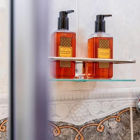 Grand - 8 Min To Center By Metro Apartment