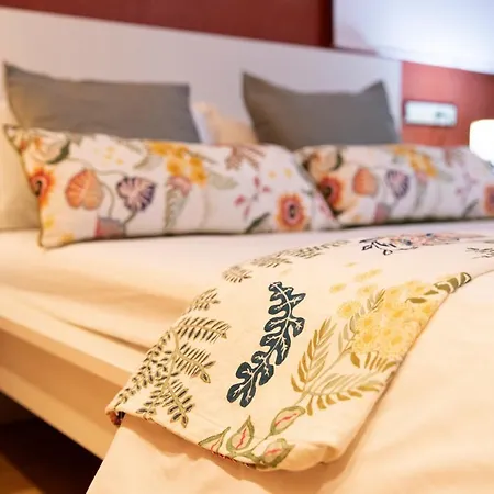 Grand - 8 Min To Center By Metro Apartment